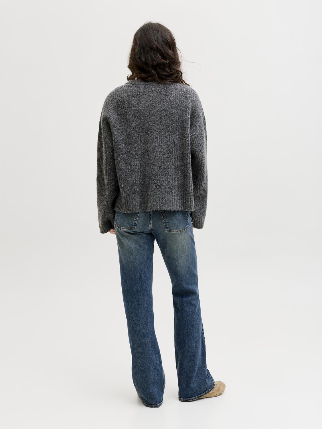 model_shot-back